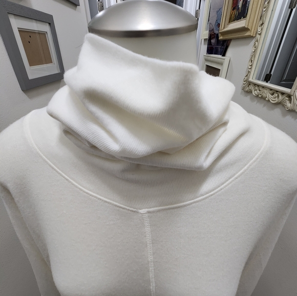 Top - Picture 8 of 11